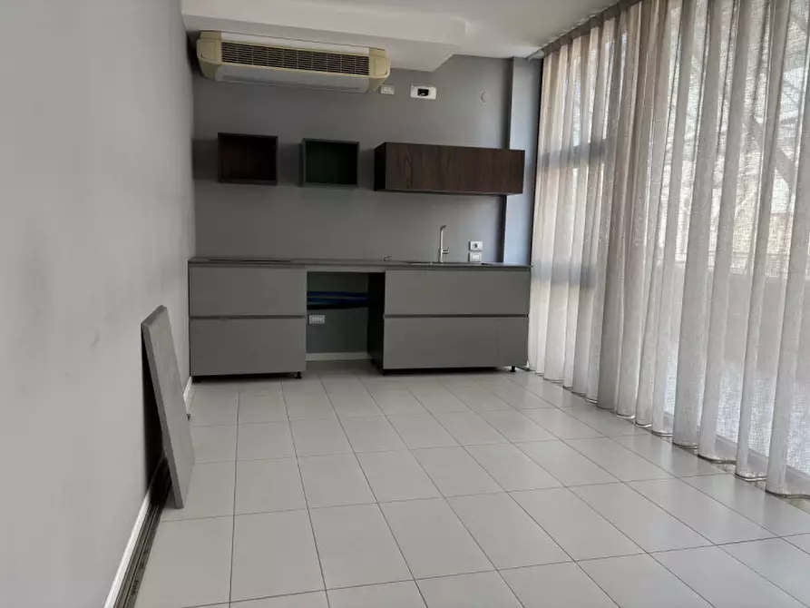 Immagine 12 di Ufficio in vendita  in Viale Bertolini Pietro a Montebelluna