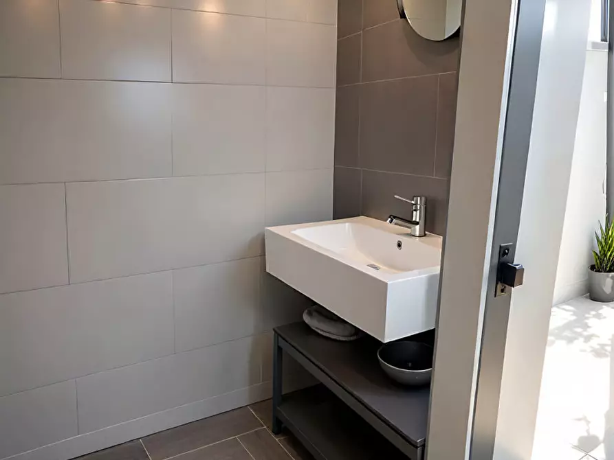 Immagine 17 di Ufficio in vendita  in Viale Bertolini Pietro a Montebelluna