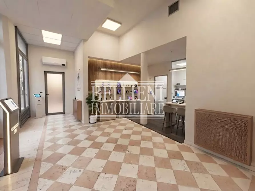 Immagine 1 di Negozio in affitto  in Viale Risorgimento Nazionale a Vicenza