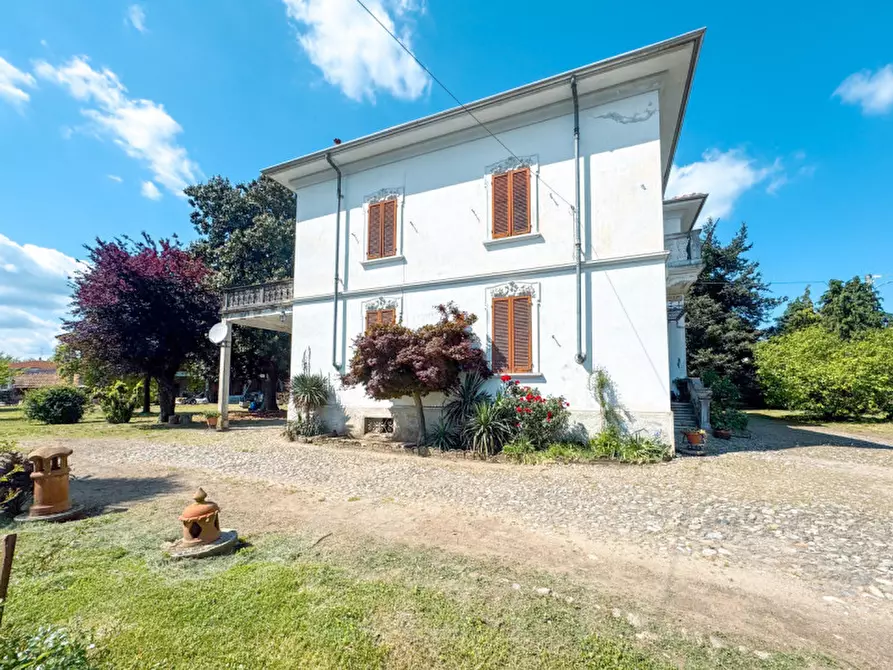 Immagine 5 di Villa in vendita  in via arona 85 a Borgomanero