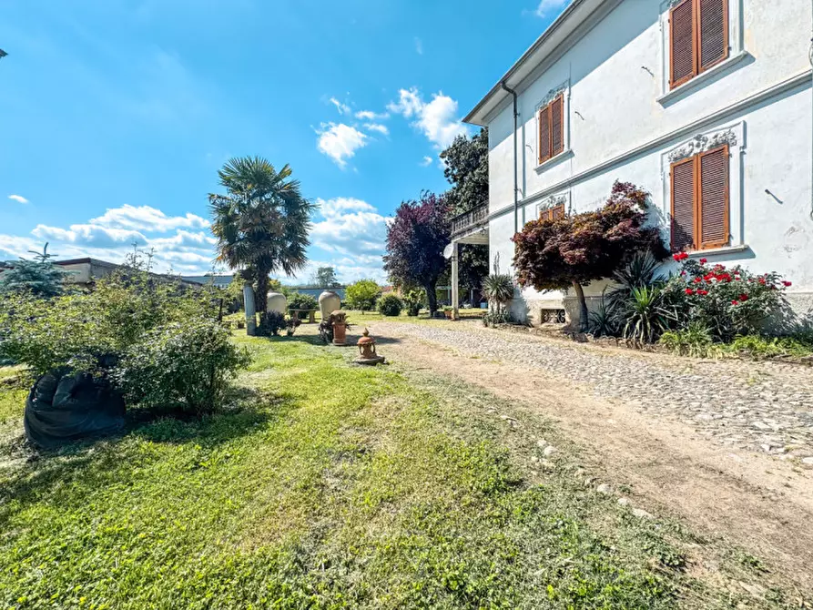 Immagine 6 di Villa in vendita  in via arona 85 a Borgomanero