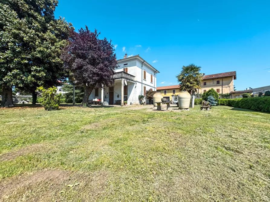 Immagine 7 di Villa in vendita  in via arona 85 a Borgomanero