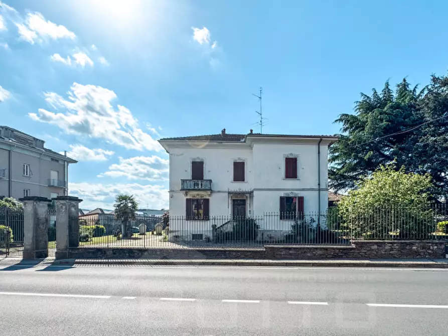 Immagine 22 di Villa in vendita  in via arona 85 a Borgomanero