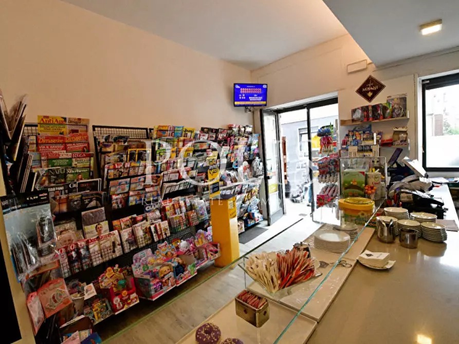 Immagine 1 di Attività commerciale in vendita  in via dottesio 12 a Como