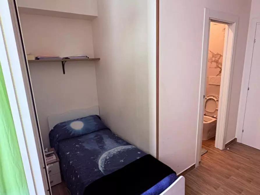 Immagine 1 di Camera in affitto  in VIA SALVATORE ROSA a Napoli