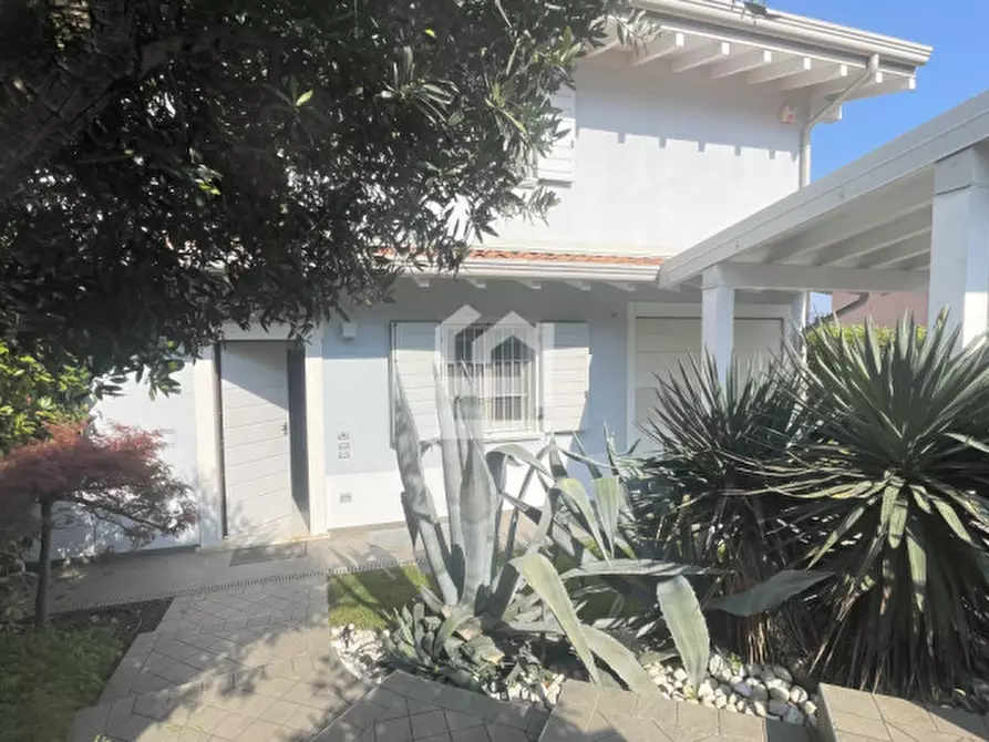 Immagine 3 di Villa in vendita  in via della valle a Polpenazze Del Garda