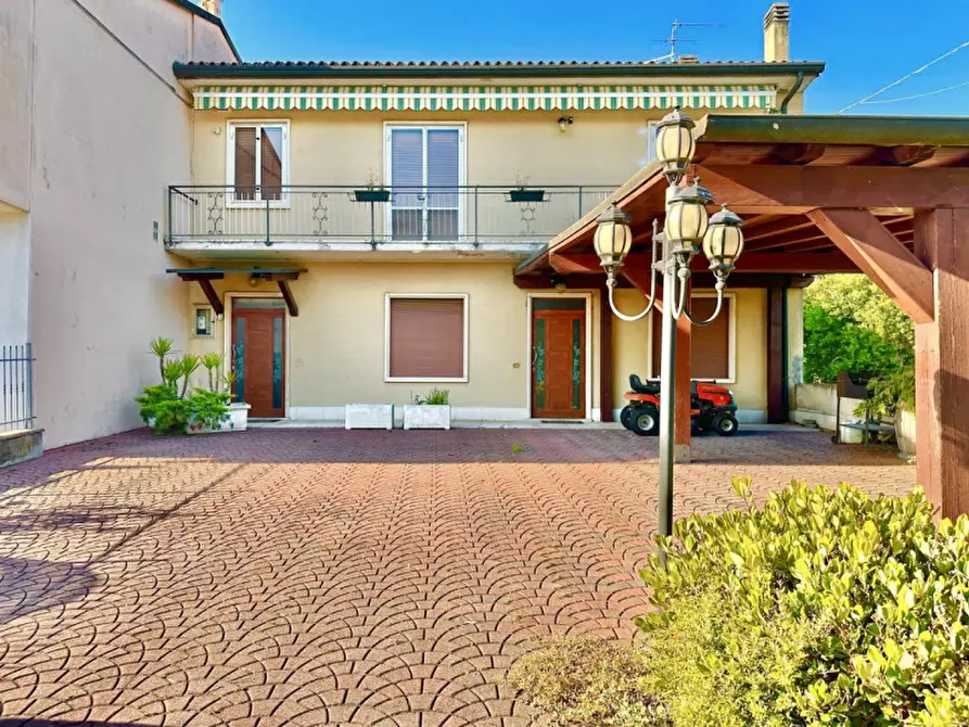 Immagine 2 di Casa bifamiliare in vendita  in via chiavica a Lonigo