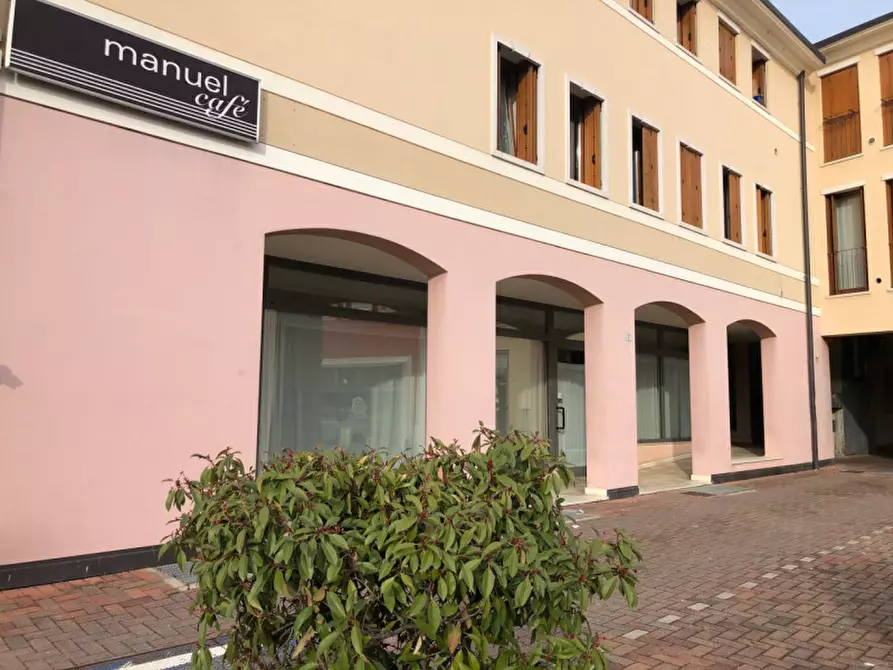 Immagine 28 di Attività commerciale in affitto  in via Santa Eurosia a Piovene Rocchette