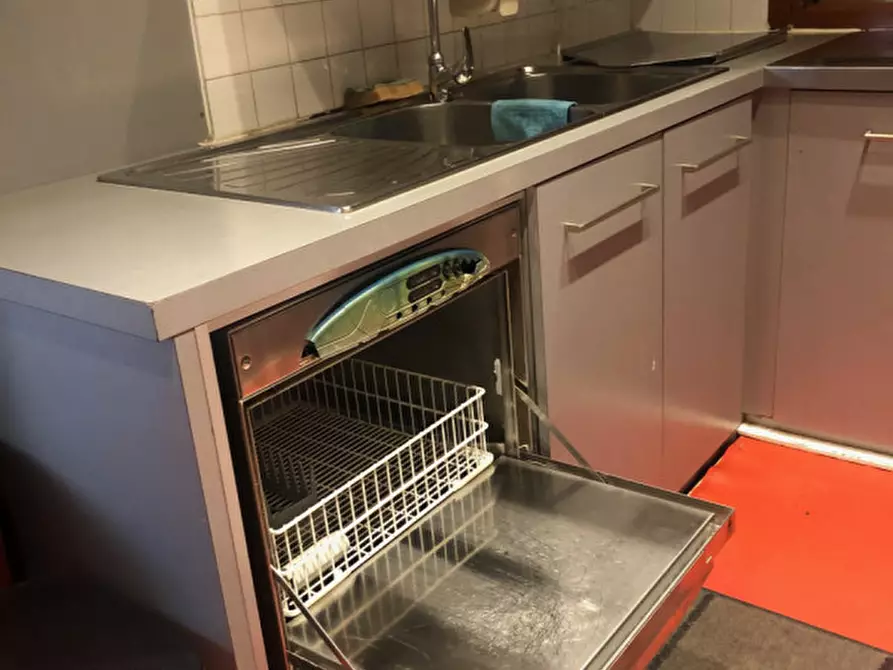 Immagine 34 di Attività commerciale in affitto  in via Santa Eurosia a Piovene Rocchette