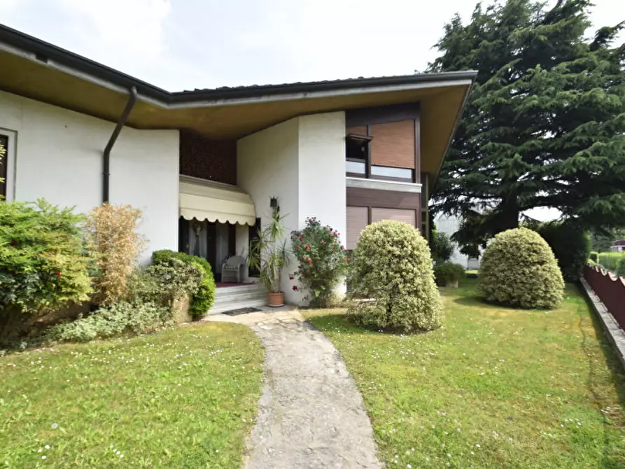 Immagine 3 di Villa in vendita  in Via Enrico Fermi n. 7 a Bussolengo