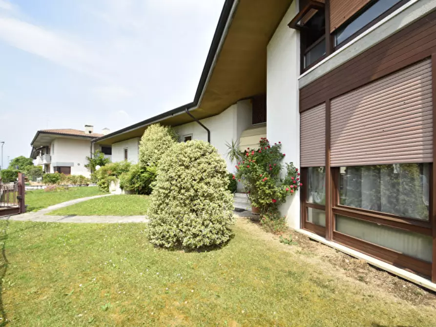 Immagine 5 di Villa in vendita  in Via Enrico Fermi n. 7 a Bussolengo