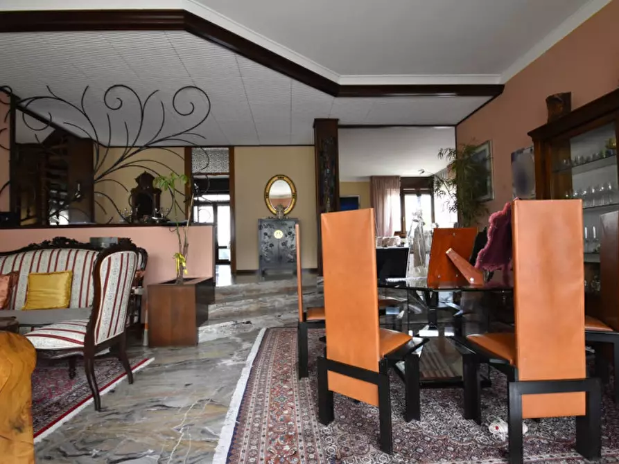 Immagine 12 di Villa in vendita  in Via Enrico Fermi n. 7 a Bussolengo