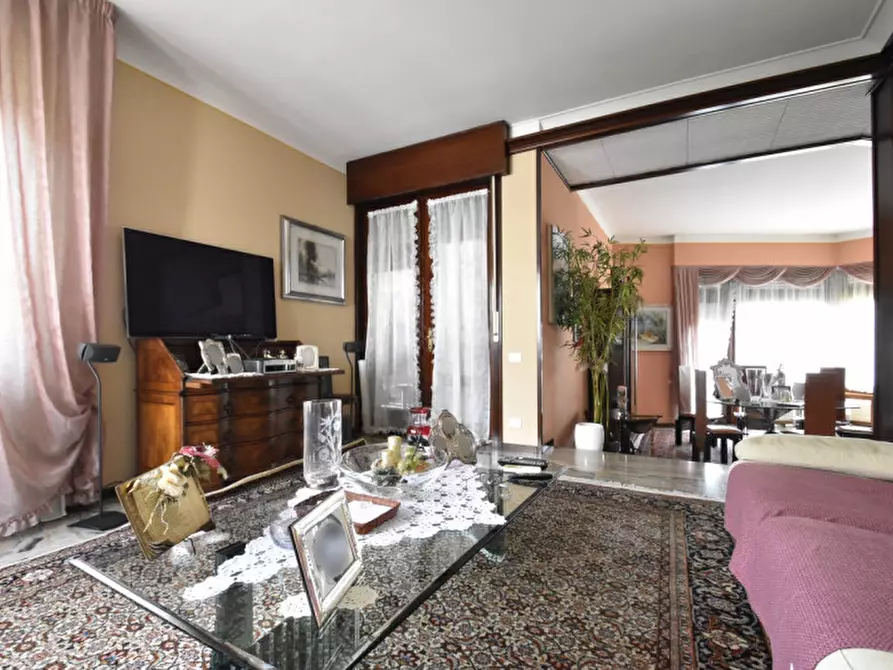 Immagine 17 di Villa in vendita  in Via Enrico Fermi n. 7 a Bussolengo