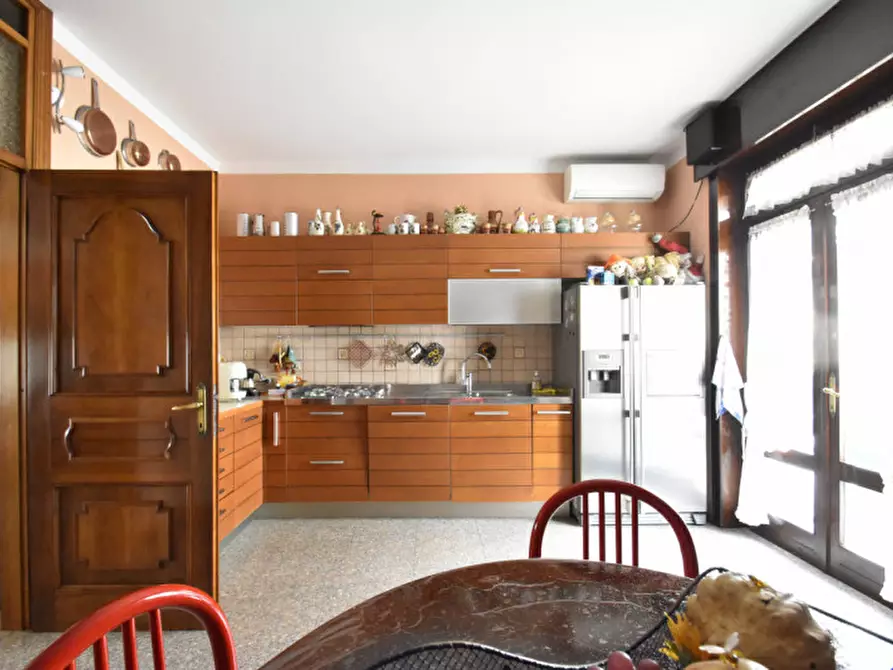 Immagine 22 di Villa in vendita  in Via Enrico Fermi n. 7 a Bussolengo