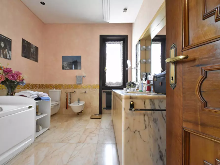 Immagine 30 di Villa in vendita  in Via Enrico Fermi n. 7 a Bussolengo