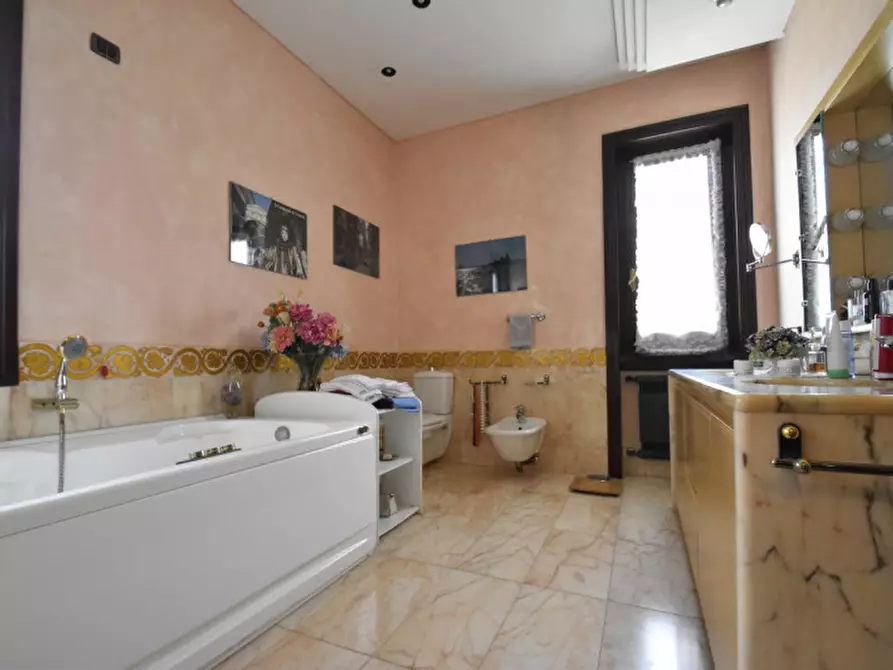 Immagine 31 di Villa in vendita  in Via Enrico Fermi n. 7 a Bussolengo