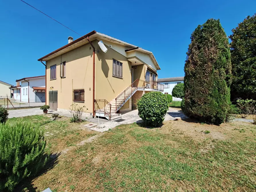 Immagine 1 di Casa indipendente in vendita  in Via Dante Alighieri a Guarda Veneta