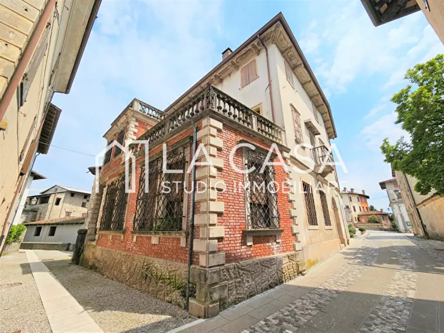 Immagine 2 di Palazzo in vendita  in piazza castello a Valvasone Arzene
