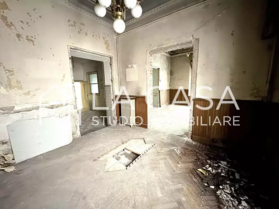 Immagine 10 di Palazzo in vendita  in piazza castello a Valvasone Arzene