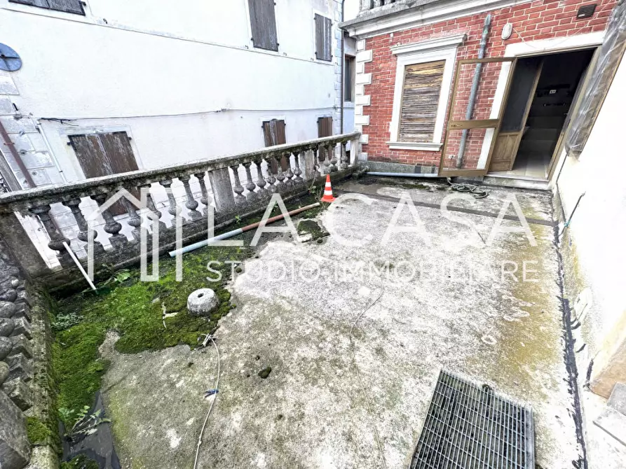 Immagine 17 di Palazzo in vendita  in piazza castello a Valvasone Arzene