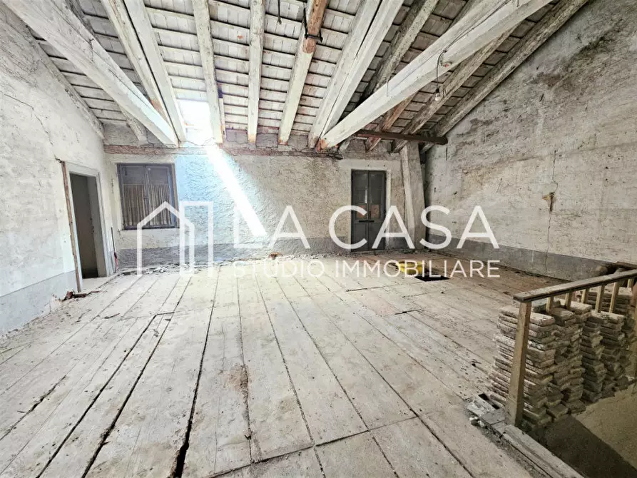 Immagine 28 di Palazzo in vendita  in piazza castello a Valvasone Arzene