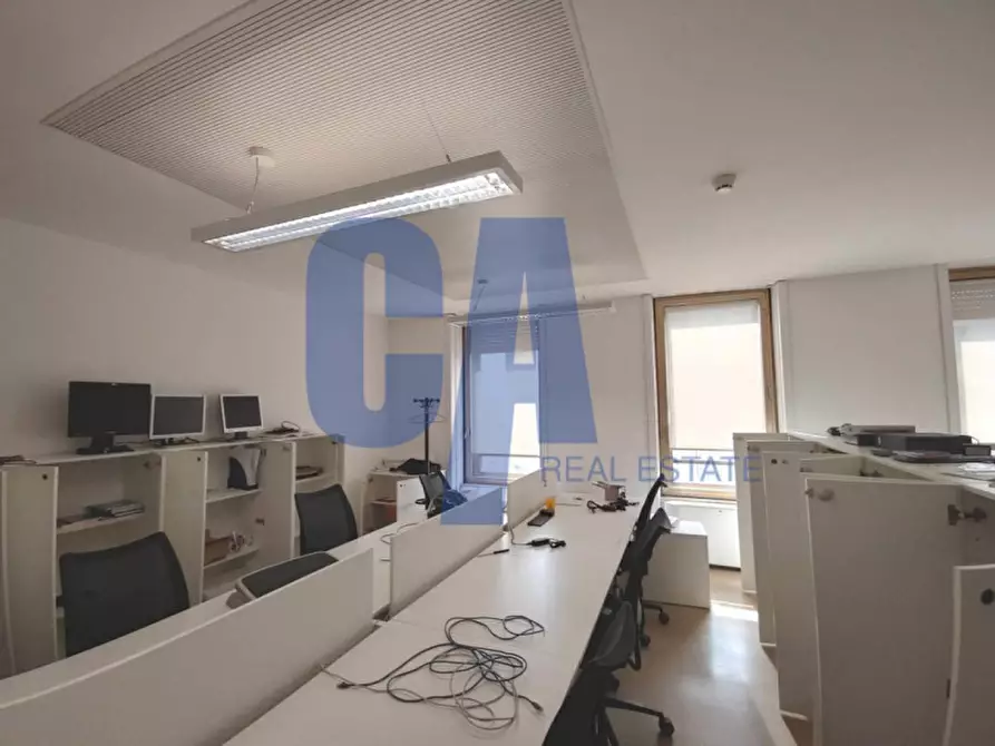 Immagine 11 di Ufficio in affitto  in PIAZZA MONTE TITANO a Milano