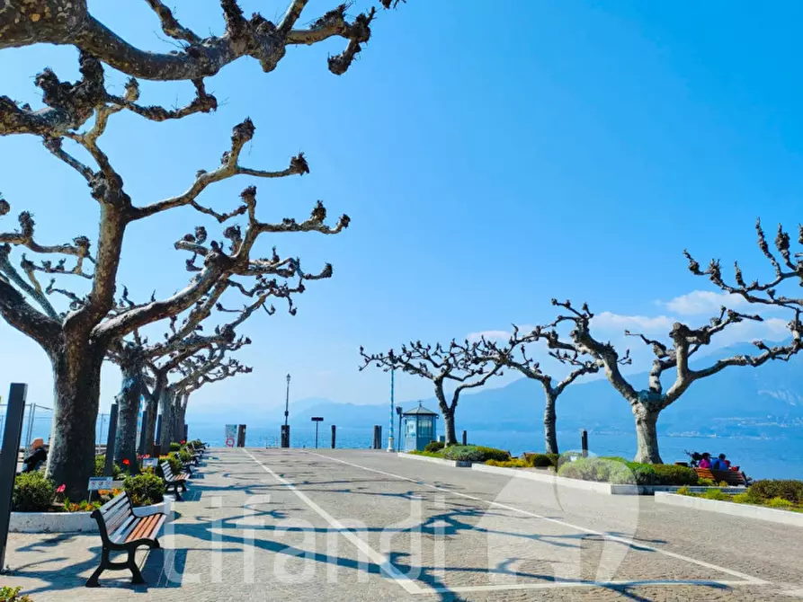 Immagine 4 di Rustico / casale in vendita  a Torri Del Benaco