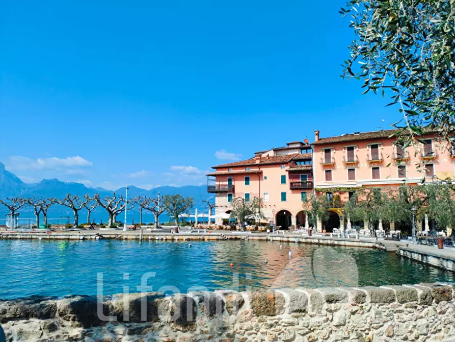 Immagine 5 di Rustico / casale in vendita  a Torri Del Benaco