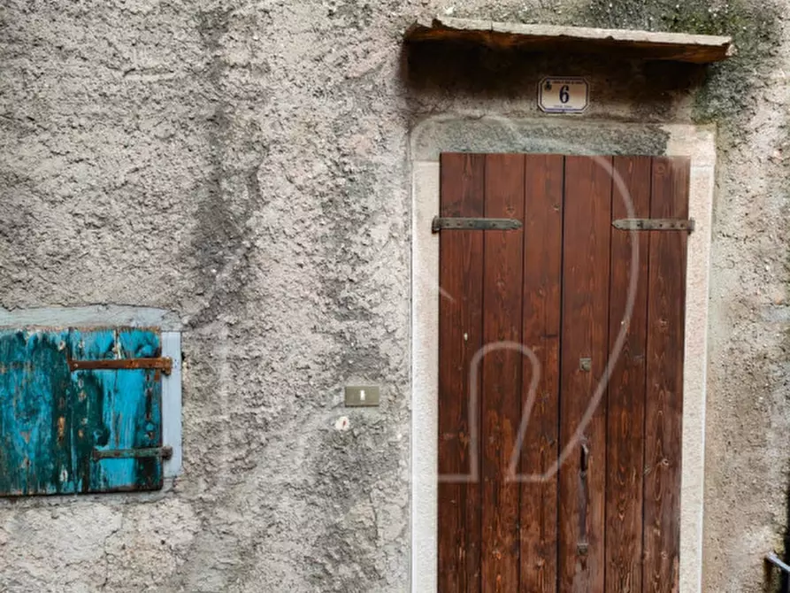 Immagine 12 di Rustico / casale in vendita  a Torri Del Benaco