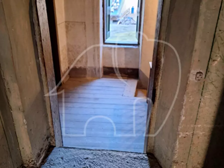 Immagine 18 di Rustico / casale in vendita  a Torri Del Benaco