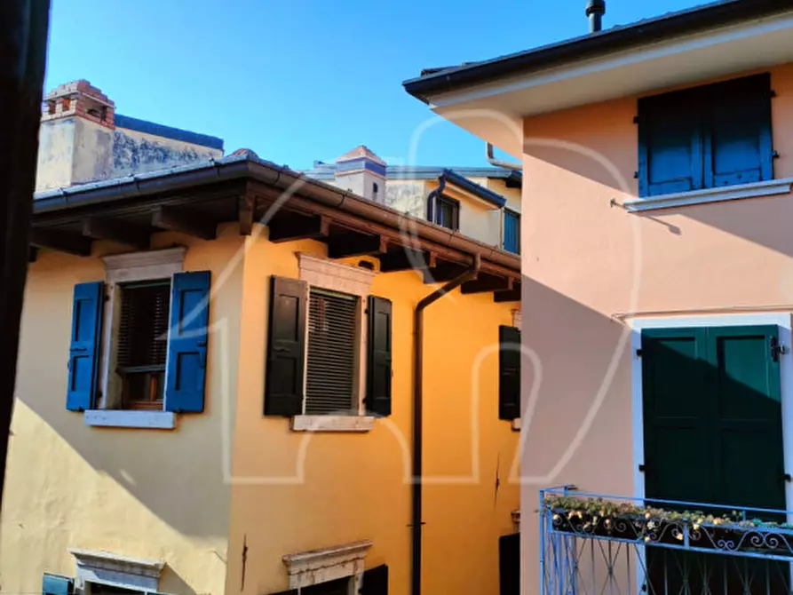 Immagine 24 di Rustico / casale in vendita  a Torri Del Benaco