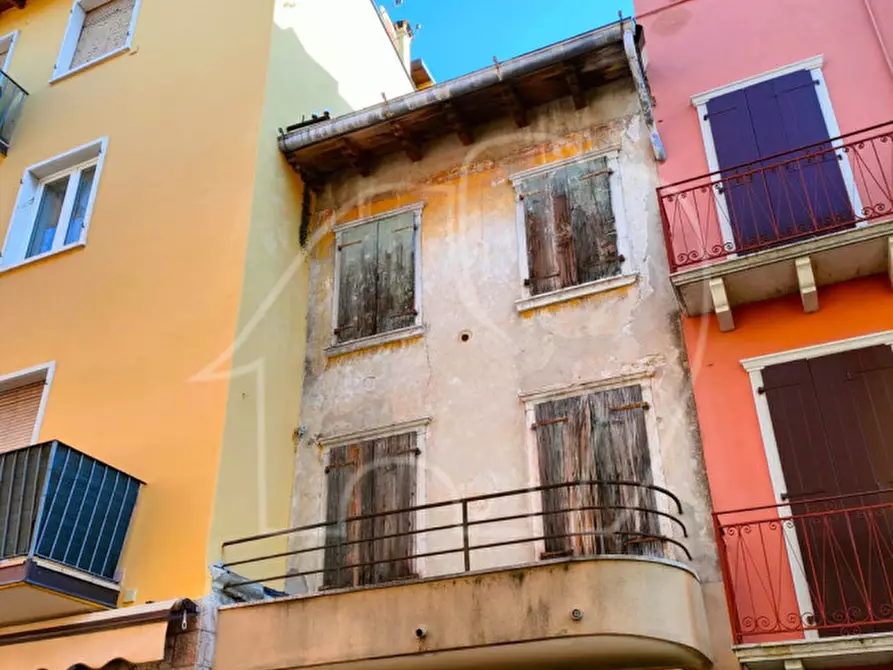 Immagine 27 di Rustico / casale in vendita  a Torri Del Benaco