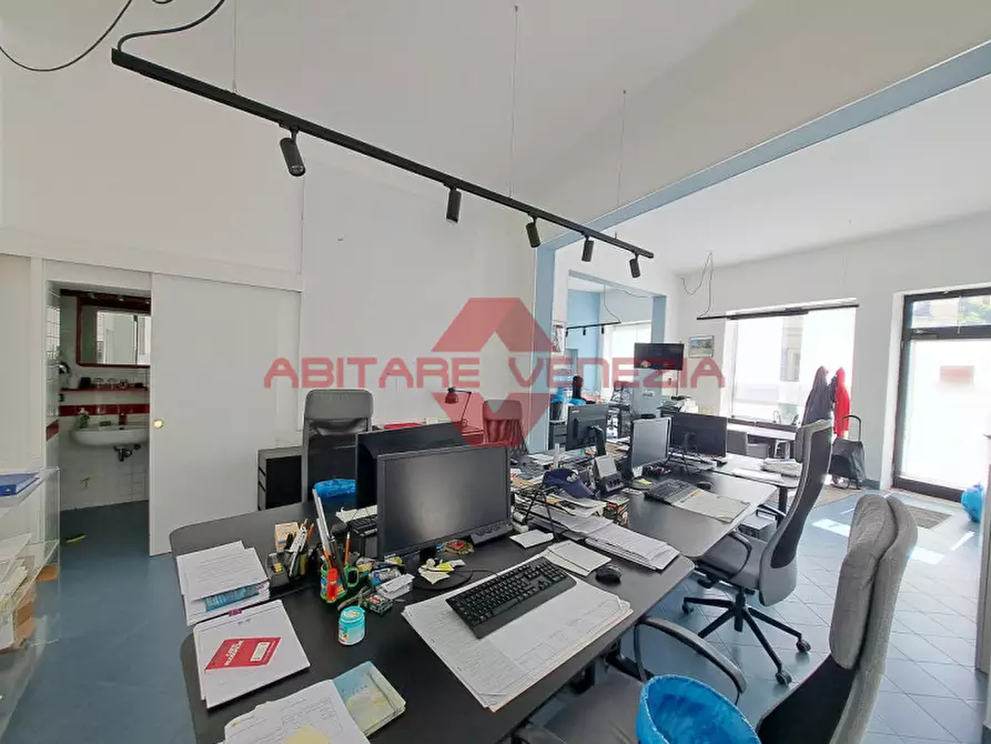 Immagine 3 di Negozio in vendita  in Campo Stringari a Venezia