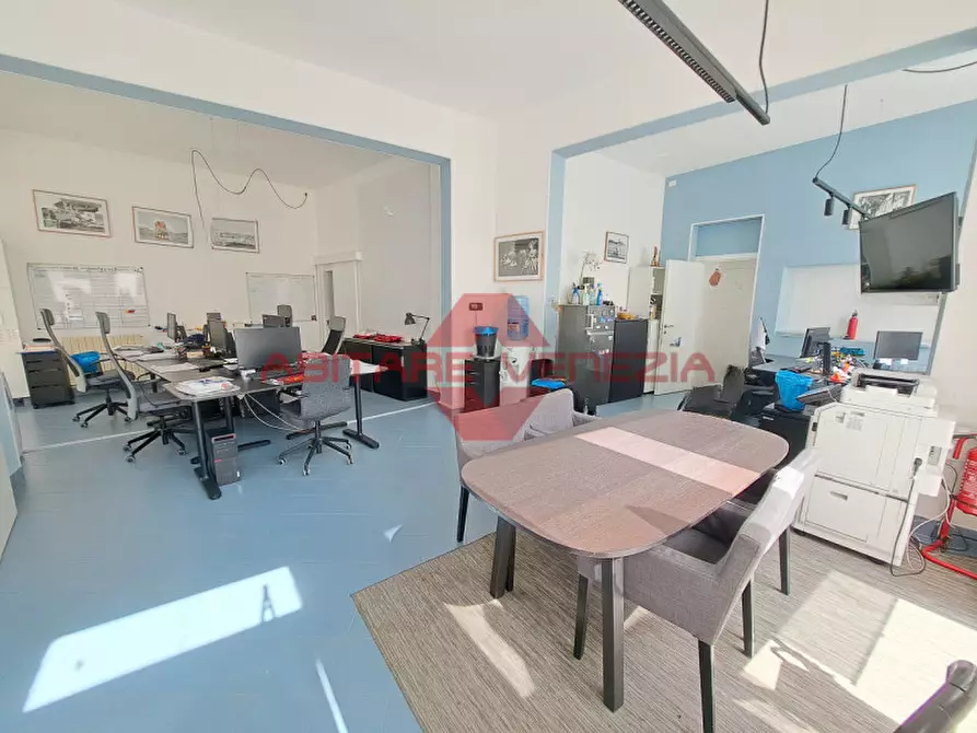 Immagine 4 di Negozio in vendita  in Campo Stringari a Venezia