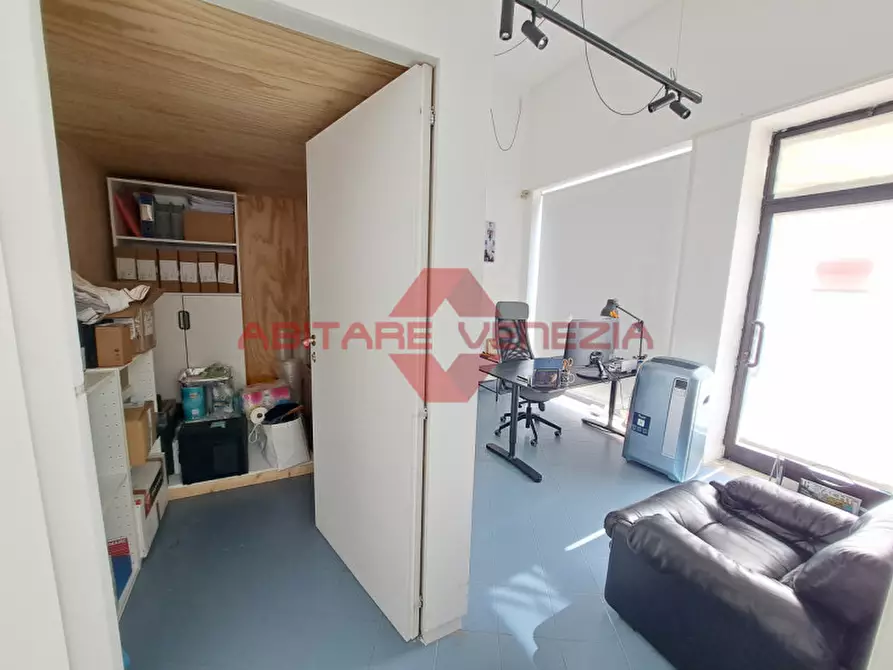 Immagine 7 di Negozio in vendita  in Campo Stringari a Venezia