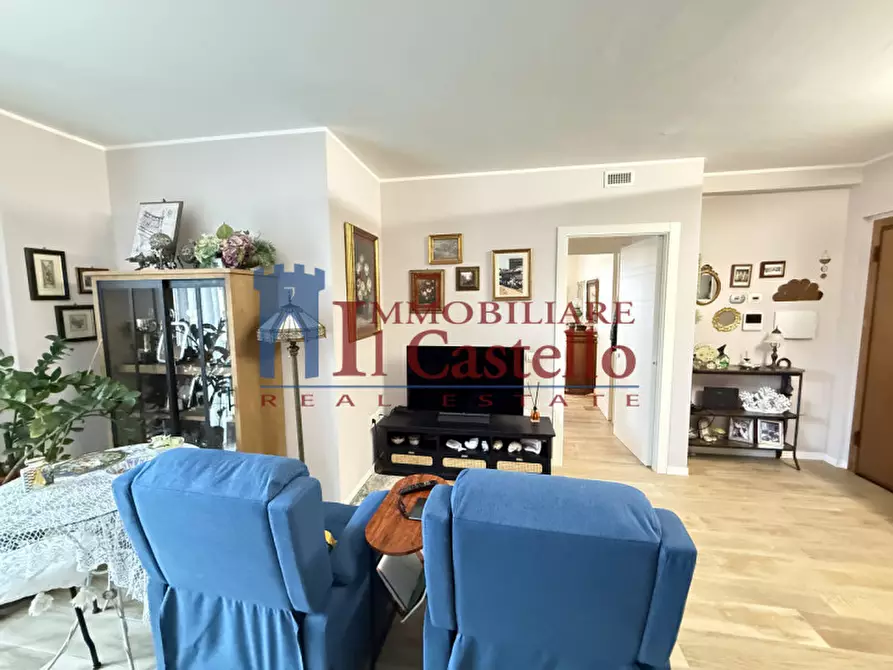 Immagine 5 di Appartamento in vendita  in Via Vittorio Formentano a Castiglione Del Lago