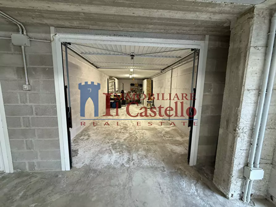 Immagine 25 di Appartamento in vendita  in Via Vittorio Formentano a Castiglione Del Lago