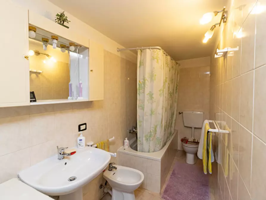 Immagine 13 di Appartamento in vendita  in Via Borgo delle Noci a Civate