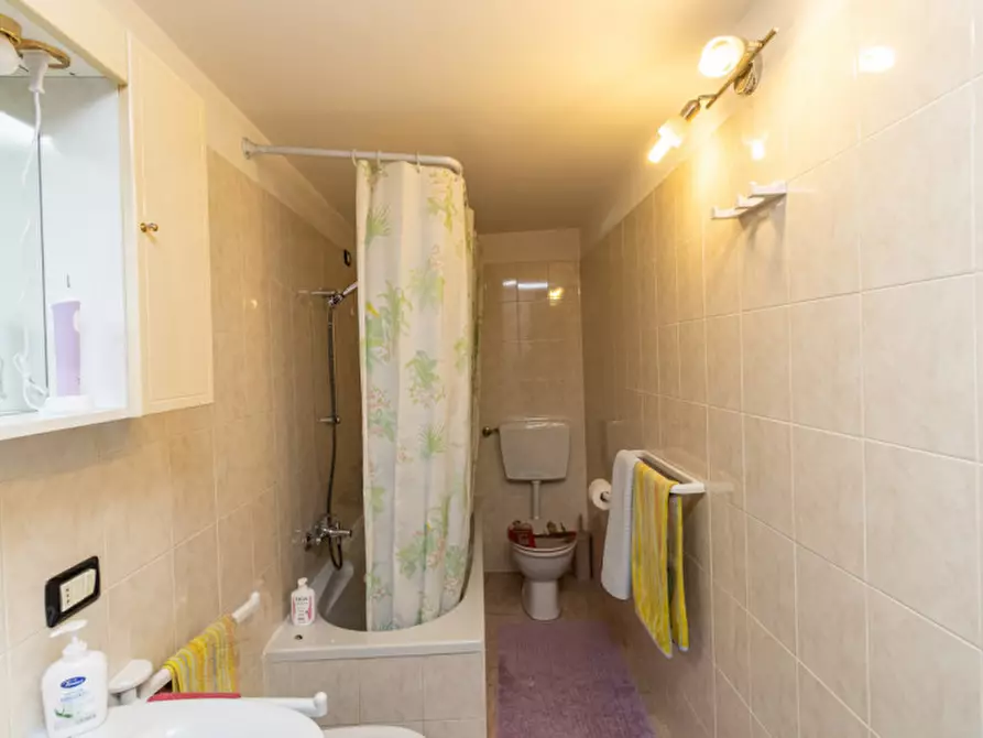 Immagine 14 di Appartamento in vendita  in Via Borgo delle Noci a Civate