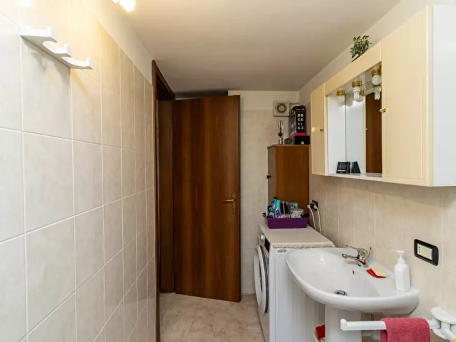 Immagine 15 di Appartamento in vendita  in Via Borgo delle Noci a Civate