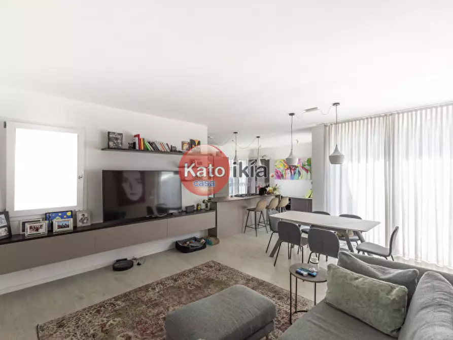 Immagine 2 di Casa bifamiliare in vendita  in Via IV Novembre a Creazzo