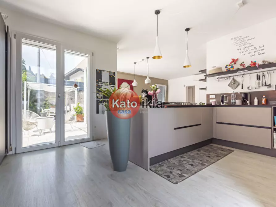 Immagine 3 di Casa bifamiliare in vendita  in Via IV Novembre a Creazzo