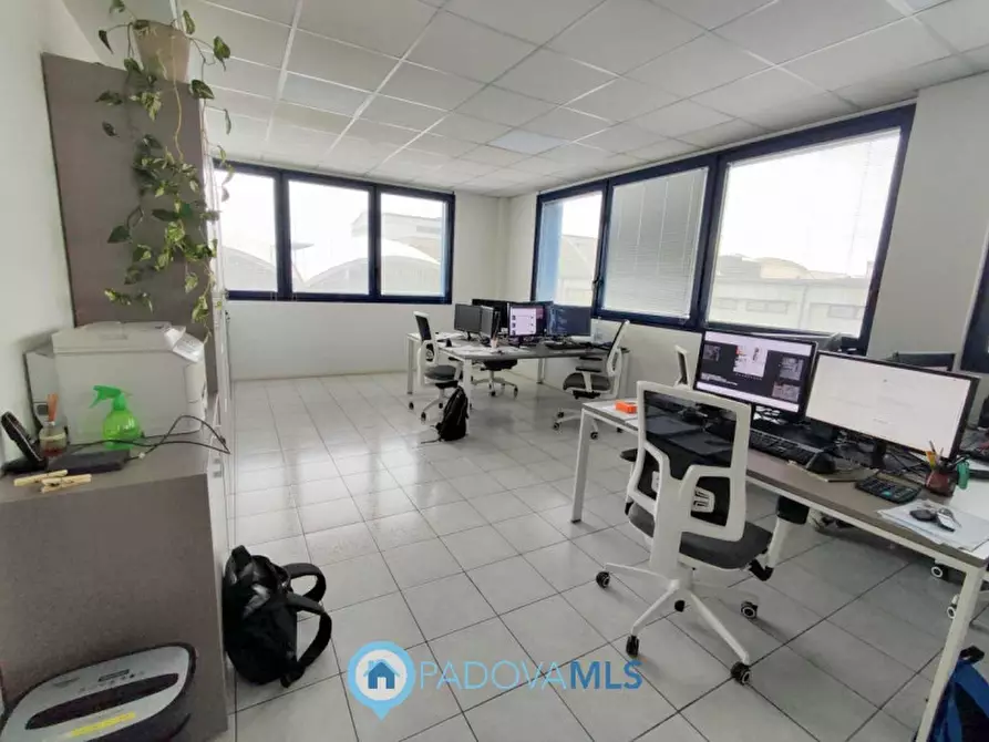 Immagine 3 di Ufficio in vendita  in Viale della Navigazione Interna a Padova