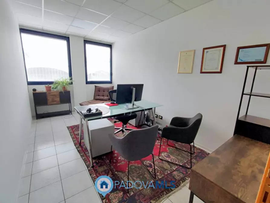 Immagine 7 di Ufficio in vendita  in Viale della Navigazione Interna a Padova