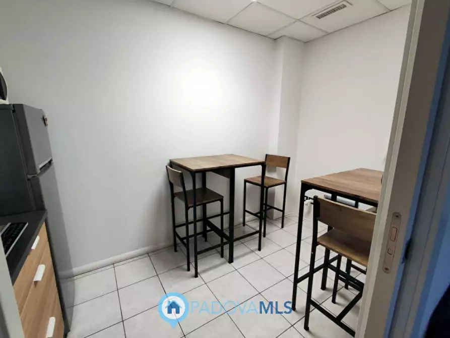 Immagine 10 di Ufficio in vendita  in Viale della Navigazione Interna a Padova