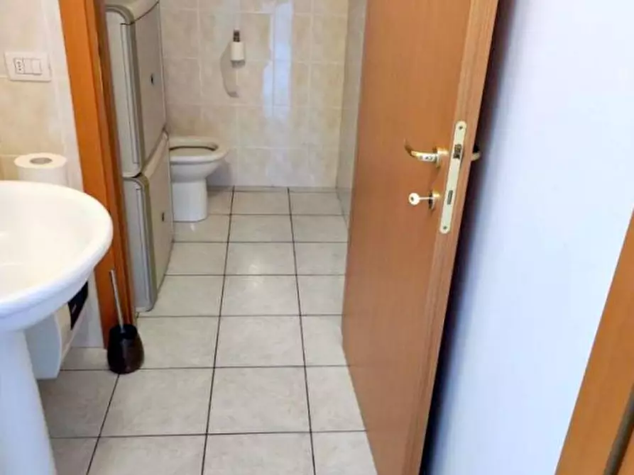 Immagine 12 di Ufficio in vendita  in Viale della Navigazione Interna a Padova