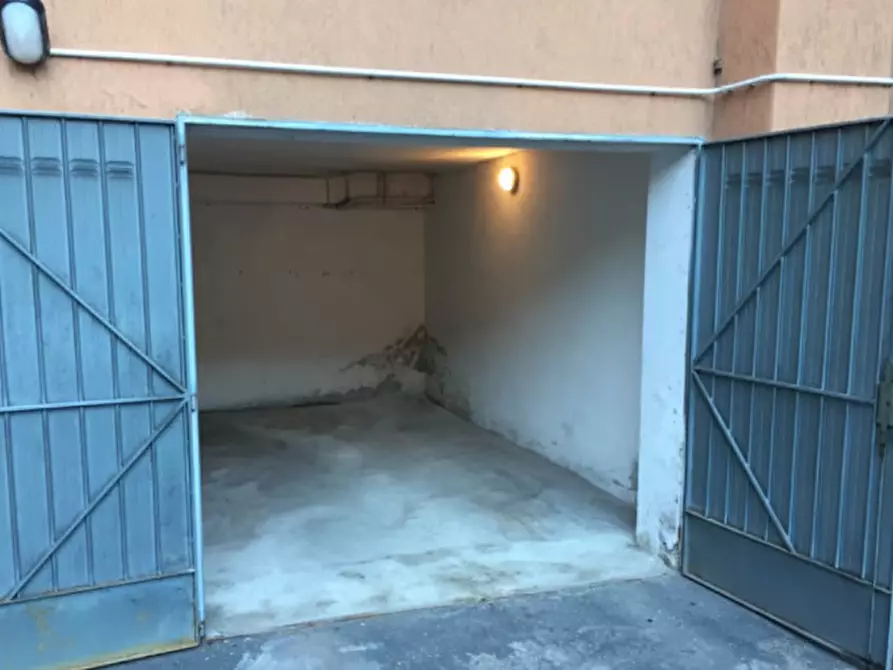 Immagine 1 di Garage in vendita  in Piazzale Michelangelo Buonarroti a Parma