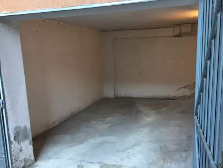 Immagine 2 di Garage in vendita  in Piazzale Michelangelo Buonarroti a Parma