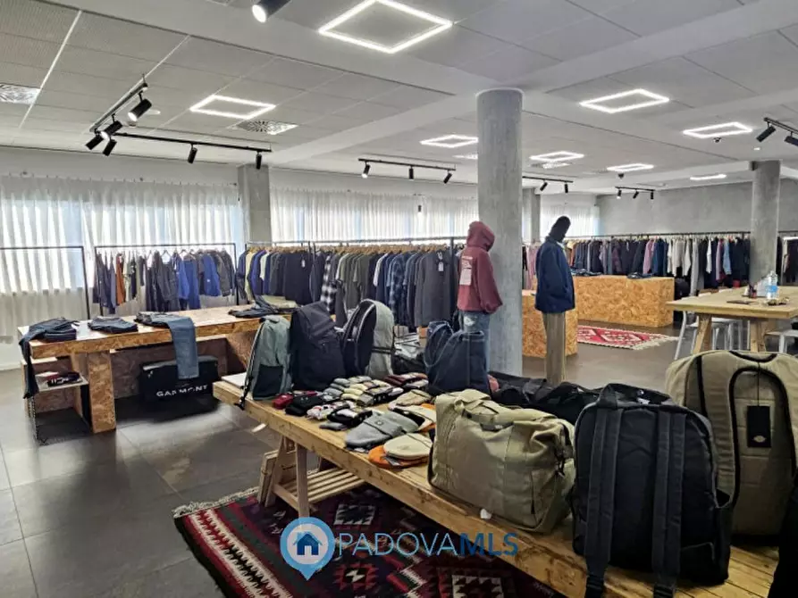 Immagine 1 di Ufficio in vendita  in Viale della Navigazione Interna a Padova