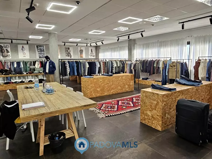 Immagine 2 di Ufficio in vendita  in Viale della Navigazione Interna a Padova